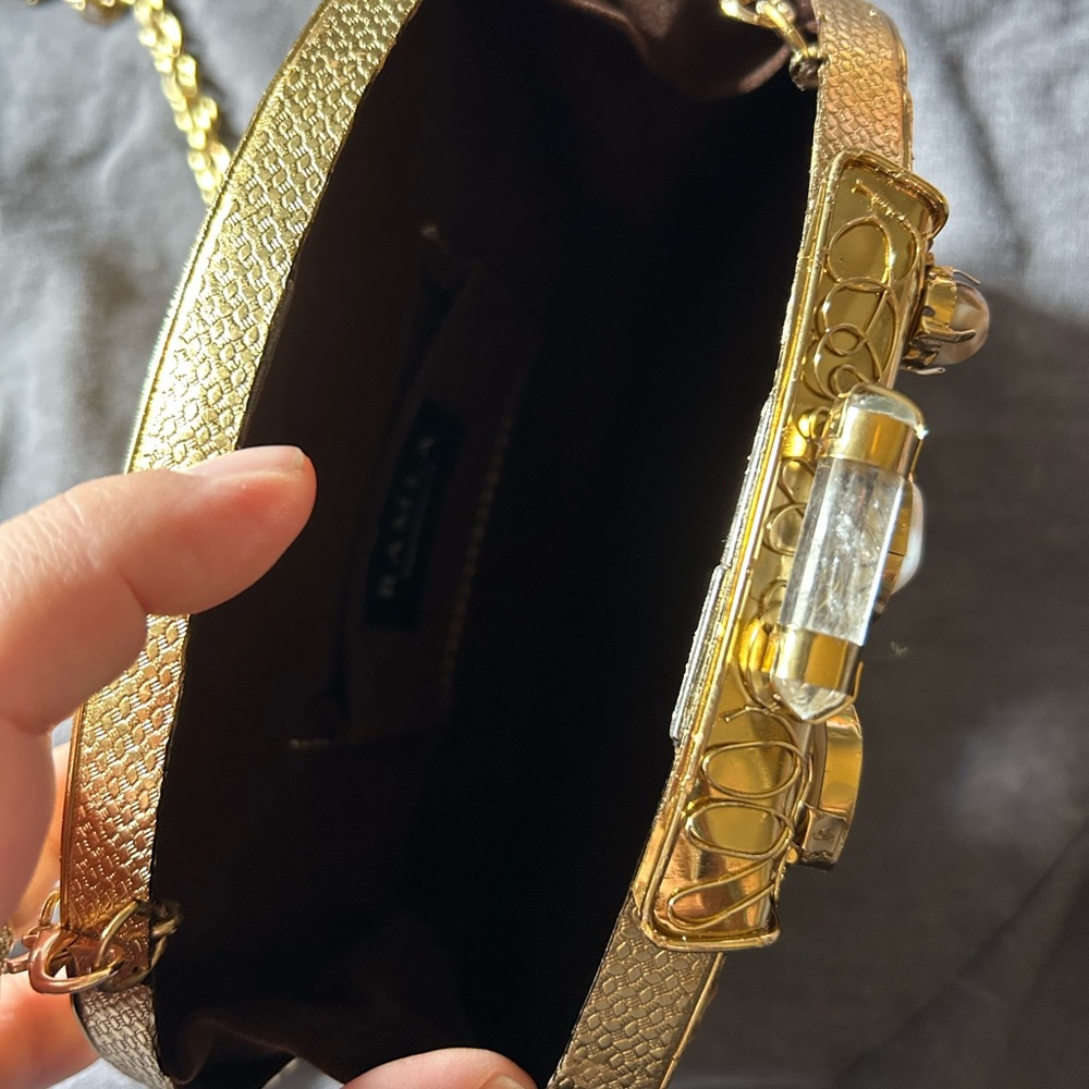 NEW La Perle Ramla Elegant Mother of Pearl Clutch purse.  Handmade on brass - Picture 6 of 6